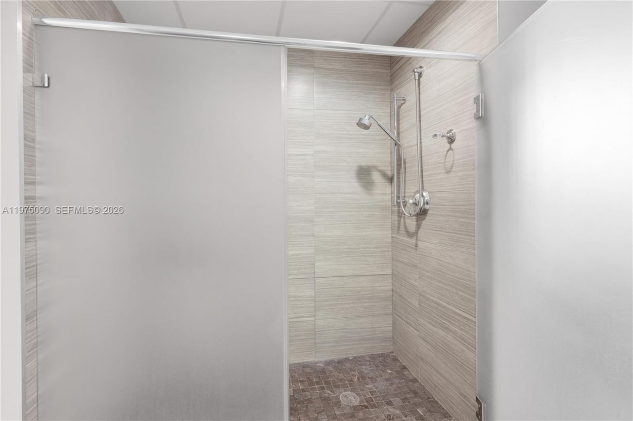 3625 N Country Club Dr, Unit 1401, Aventura, FL 33180 Photo