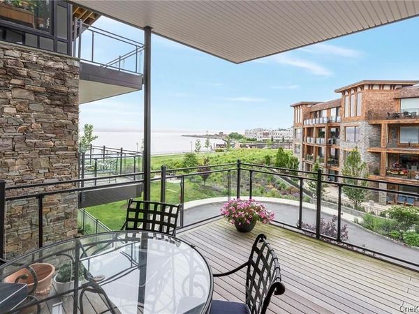 18 Rivers Edge Drive, Unit 305, Tarrytown, NY 10591