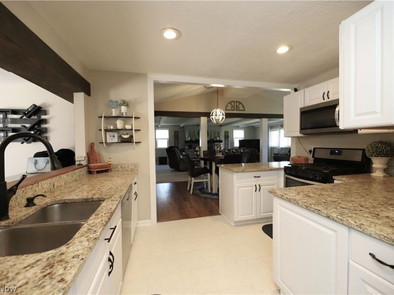 1916 Hathaway Drive , Brunswick, OH 44212 Photo 3