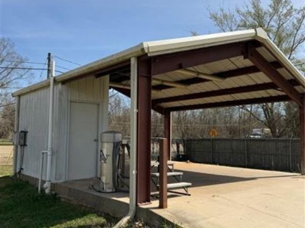 2006 AIRBASE Road , Alexandria, LA 71303