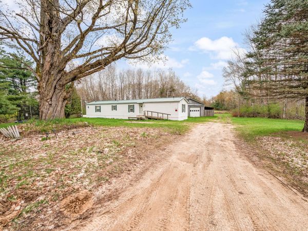 22132 15th Ave, Sears, MI 49679