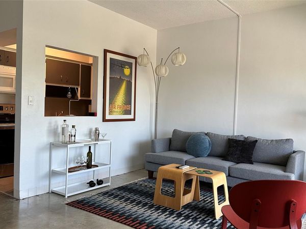 715 NW 30th Ct, Unit 8, Wilton Manors, FL 33311