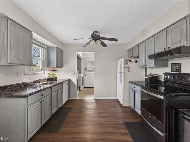 1540 E 298th Street , Wickliffe, OH 44092 Photo 10