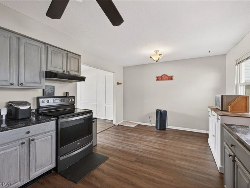 1540 E 298th Street , Wickliffe, OH 44092 Photo 12