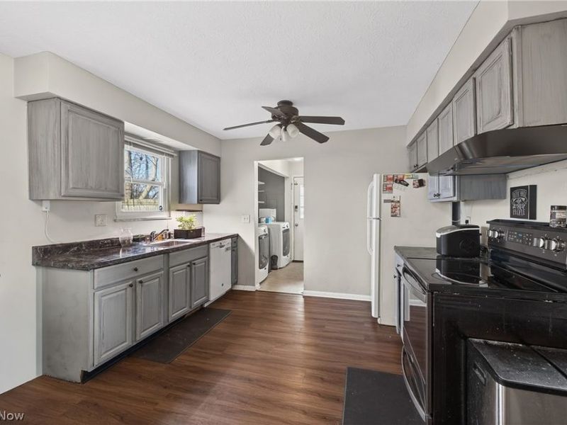 1540 E 298th Street , Wickliffe, OH 44092 Photo 9