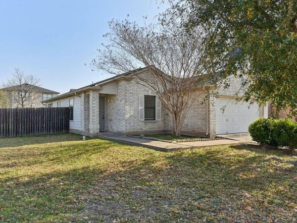 101 Bandara Woods BLVD, Elgin, TX 78621