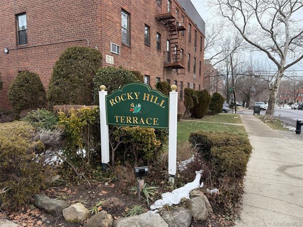 215-19 48th Avenue, Unit 2C, Oakland Gardens, NY 11364