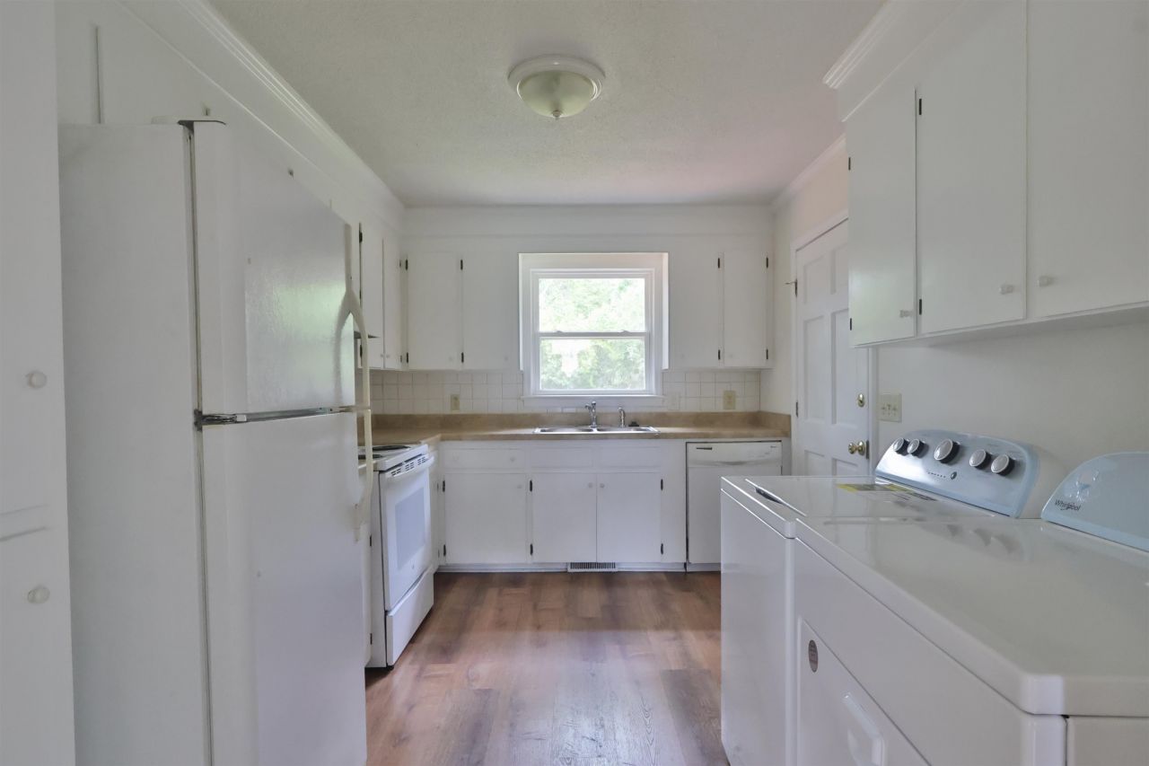 634 Hagley Dr. Photo 9