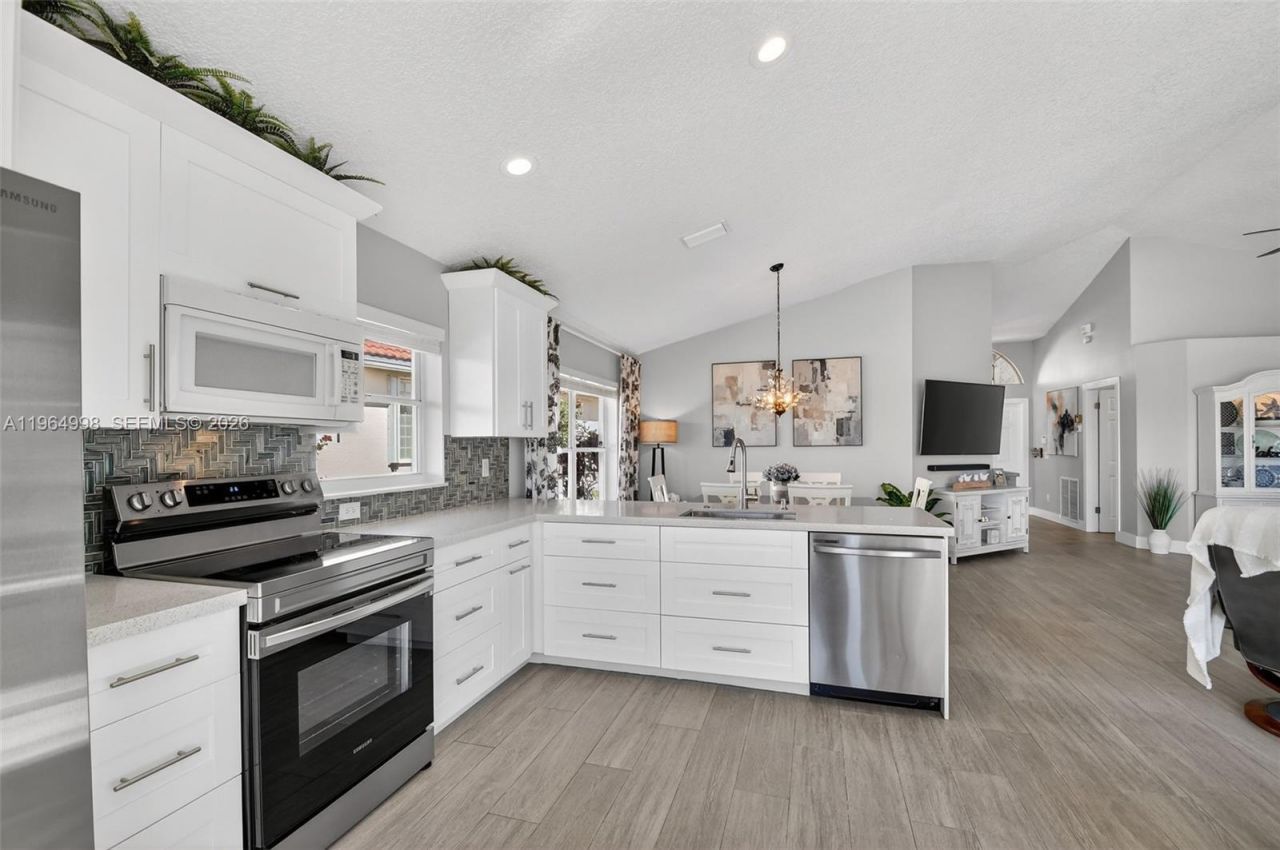 7599 Santee Ter, Lake Worth, FL 33467 Photo