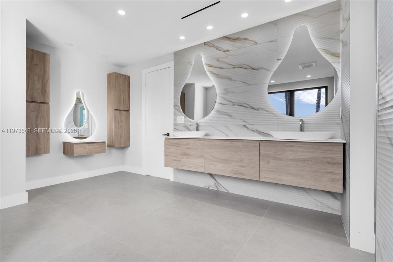 285 Woodcrest Rd , Key Biscayne, FL 33149 Photo