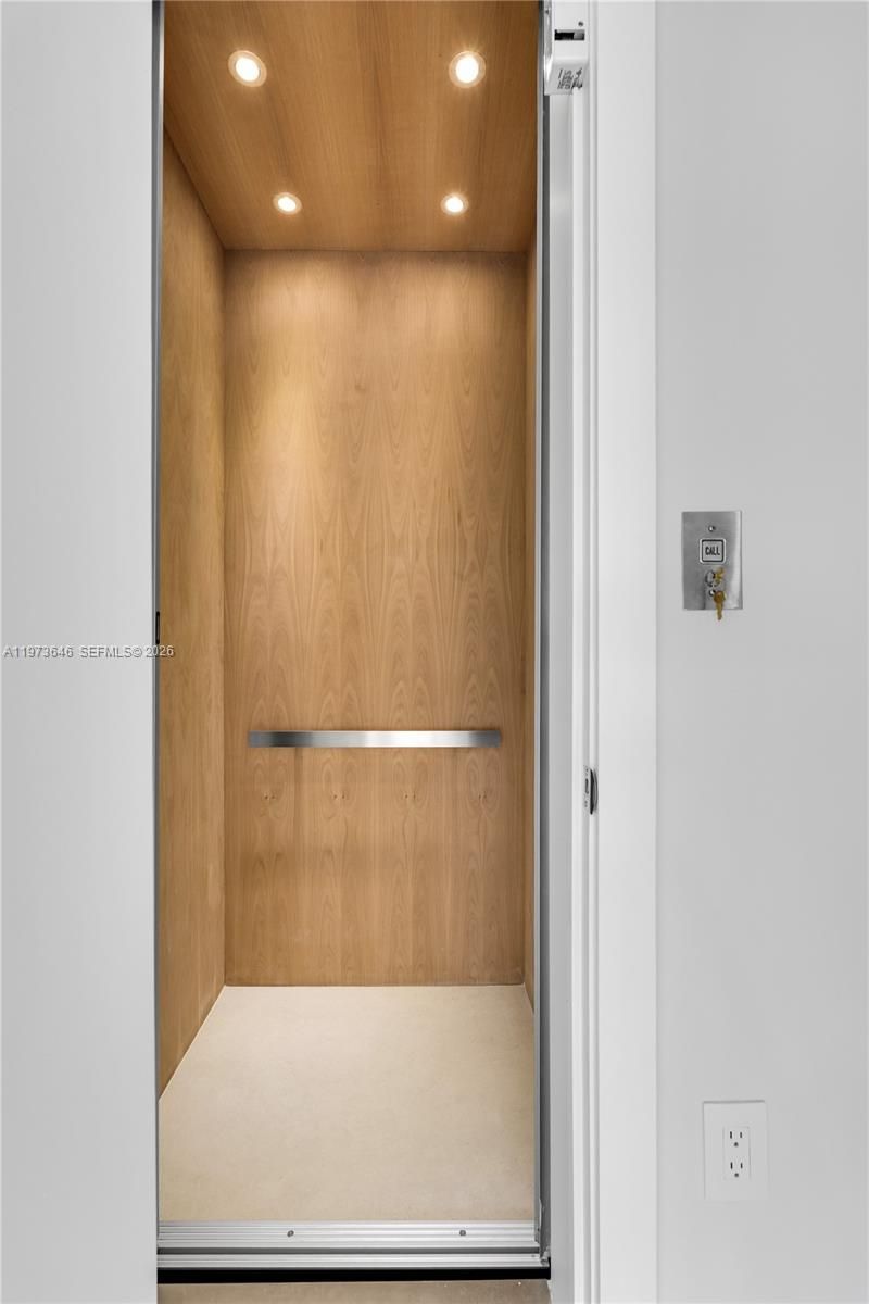 285 Woodcrest Rd , Key Biscayne, FL 33149 Photo