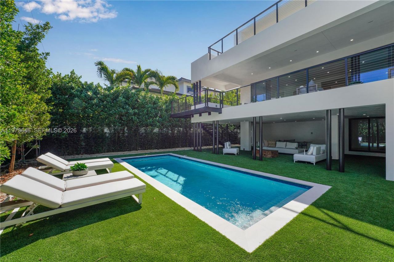 285 Woodcrest Rd , Key Biscayne, FL 33149 Photo