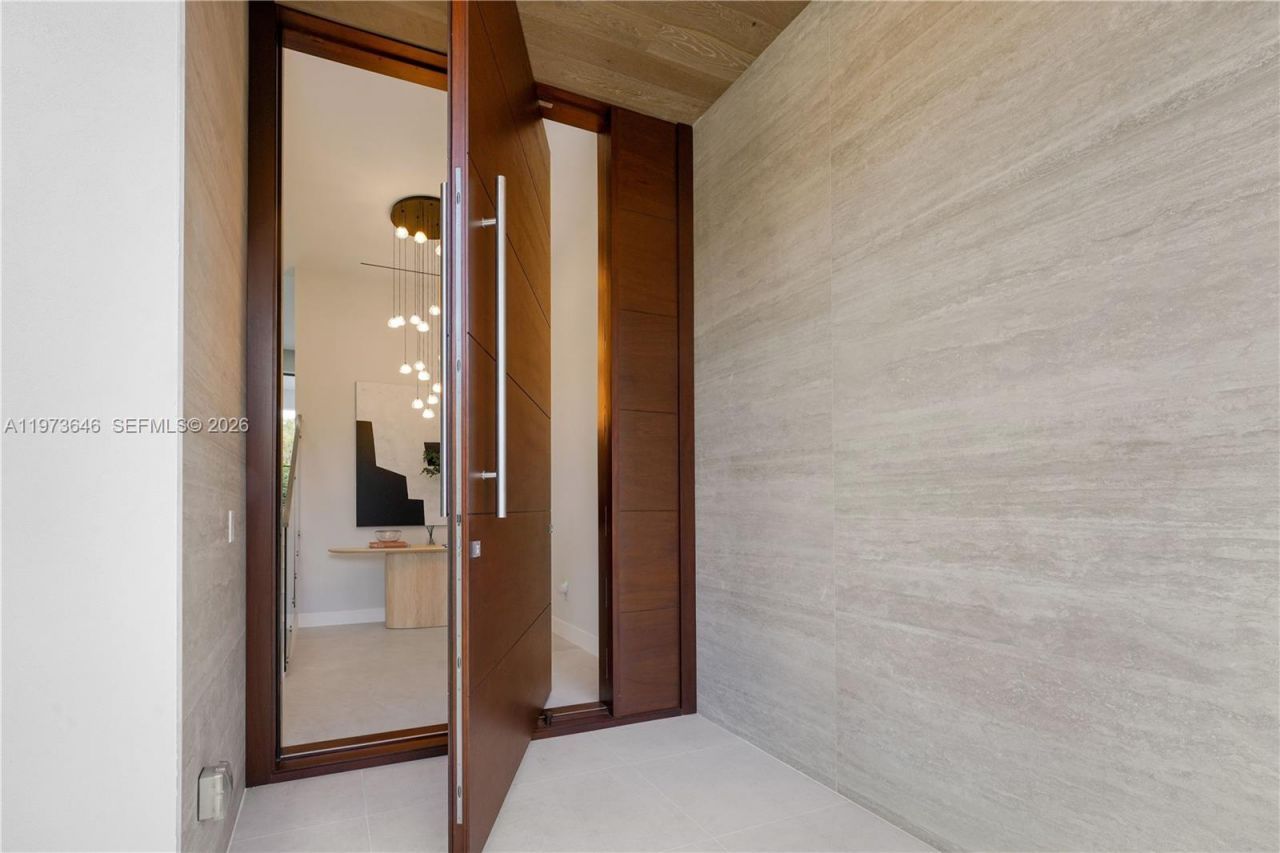 285 Woodcrest Rd , Key Biscayne, FL 33149 Photo