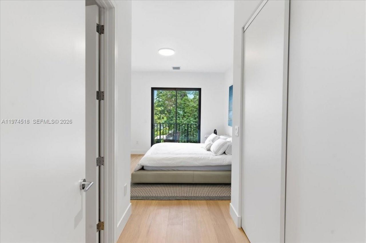 2925 SW 36th Ave, Miami, FL 33133 Photo