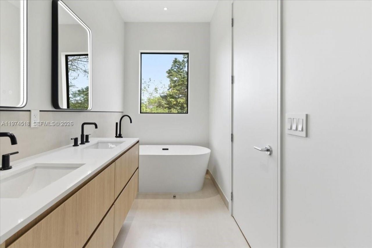 2925 SW 36th Ave, Miami, FL 33133 Photo