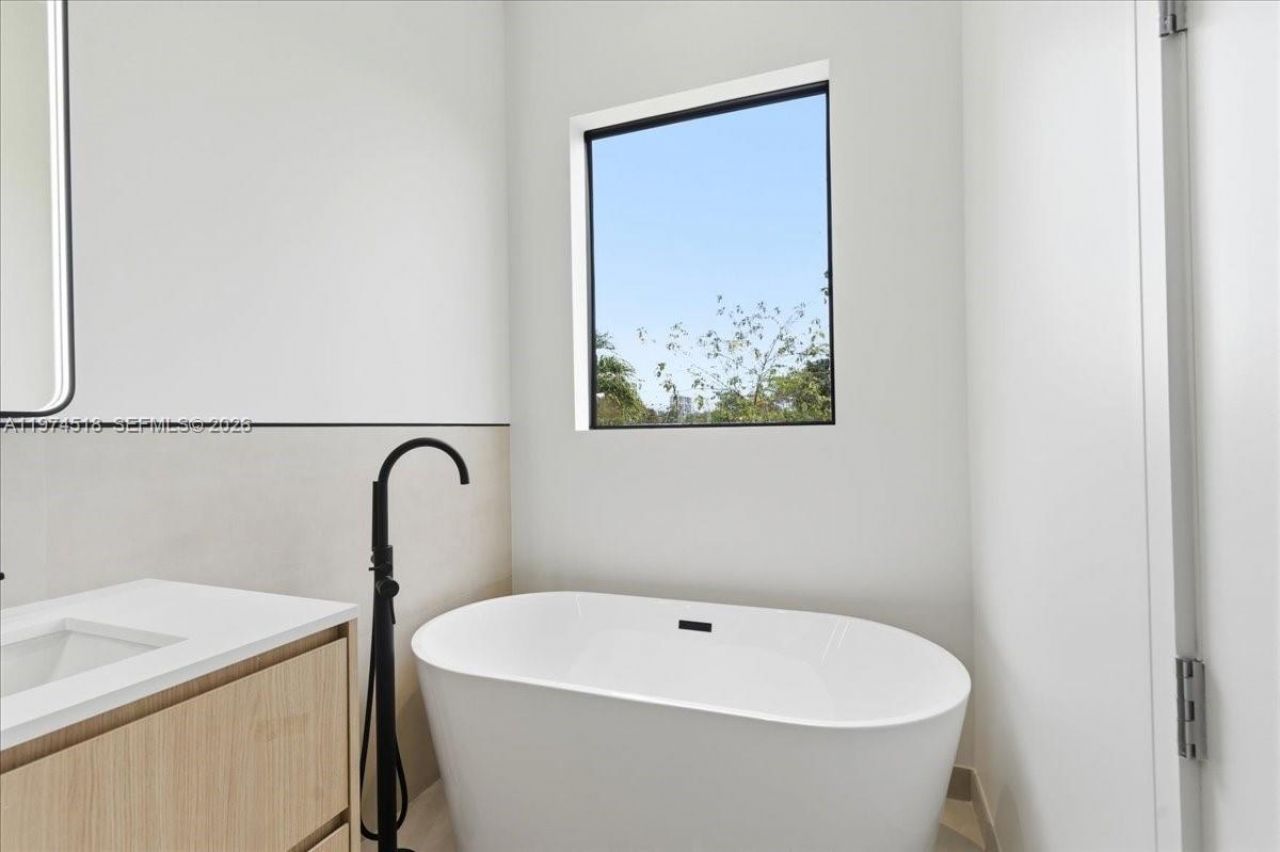 2925 SW 36th Ave, Miami, FL 33133 Photo