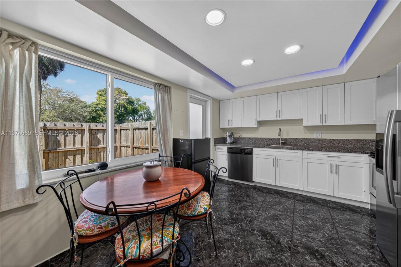 7265 W Sunrise Blvd, Unit 7265L, Plantation, FL 33313 Photo