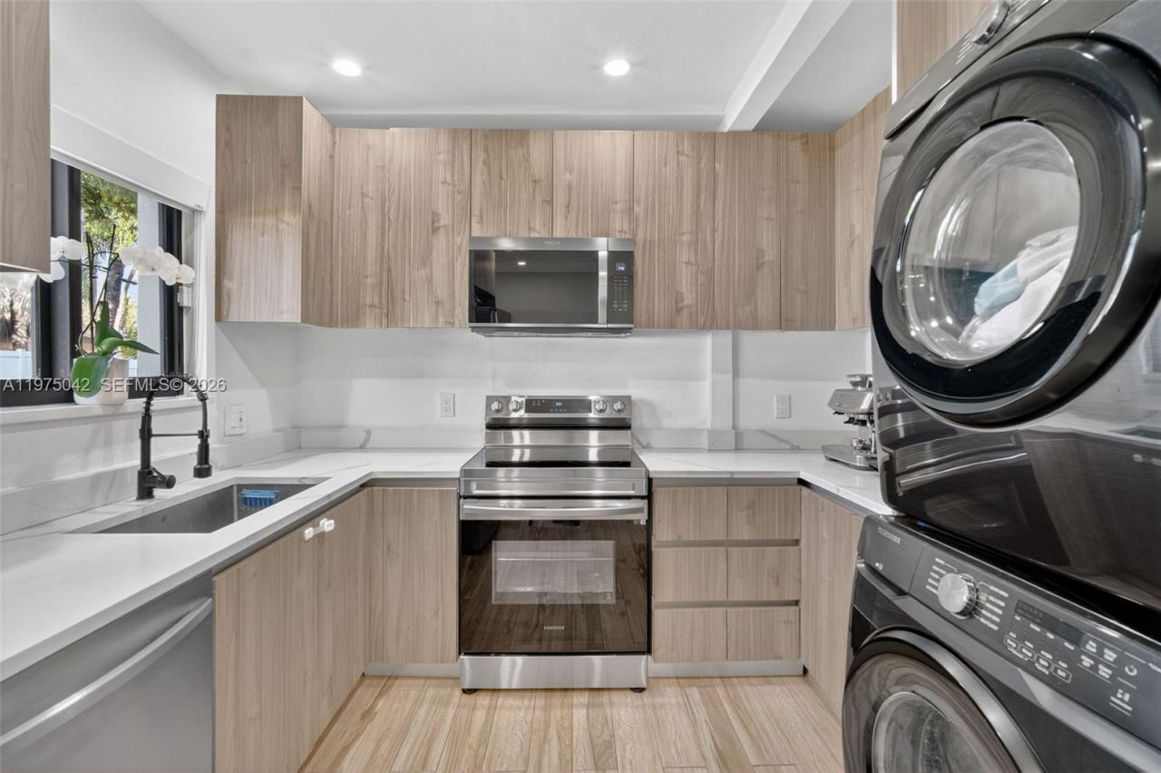 529 NE 109th St , Miami, FL 33161 Photo