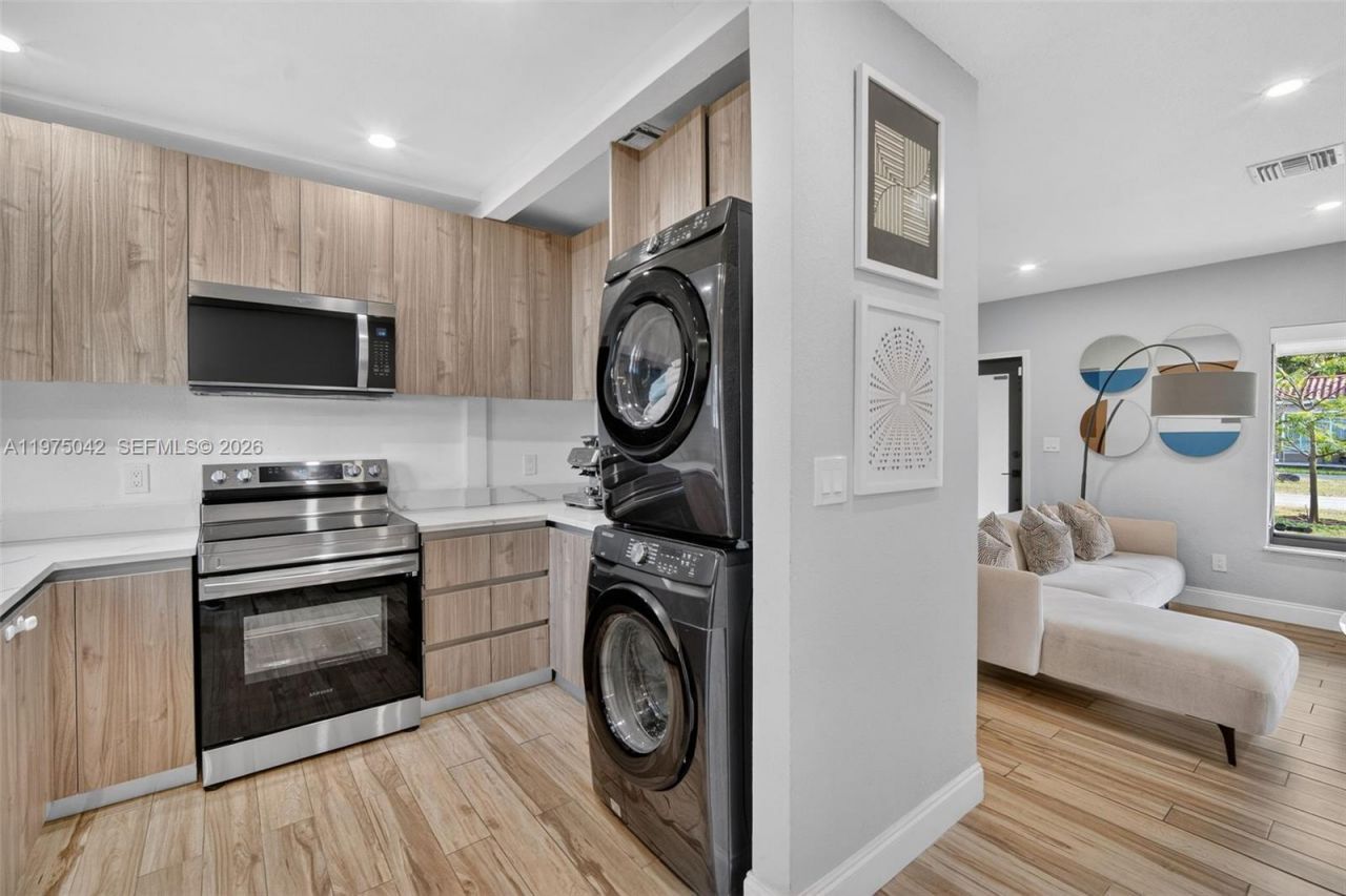 529 NE 109th St , Miami, FL 33161 Photo