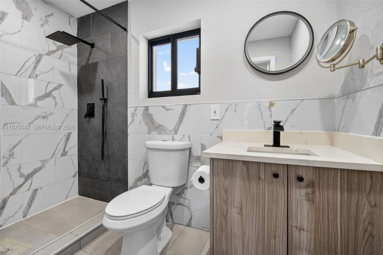 529 NE 109th St , Miami, FL 33161 Photo