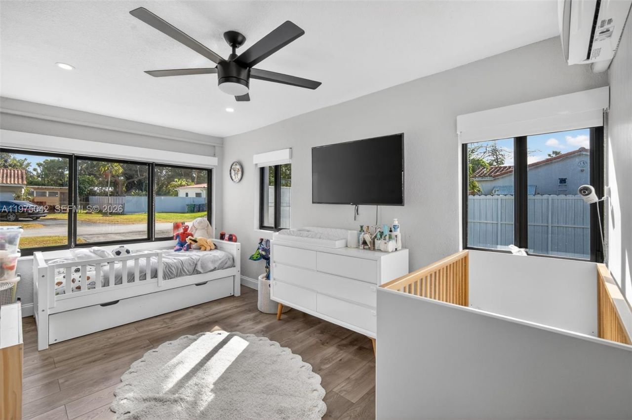 529 NE 109th St , Miami, FL 33161 Photo