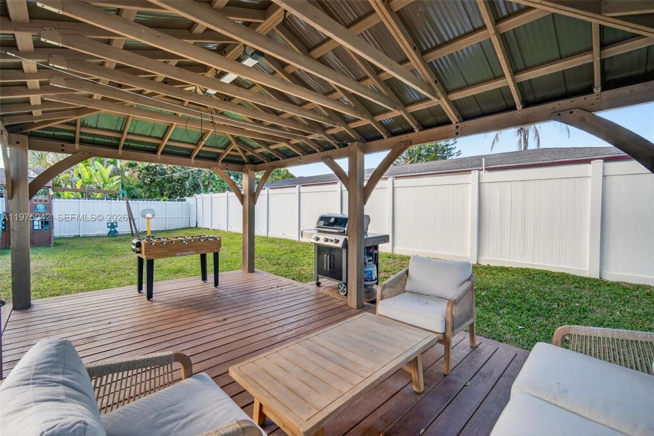 529 NE 109th St , Miami, FL 33161 Photo