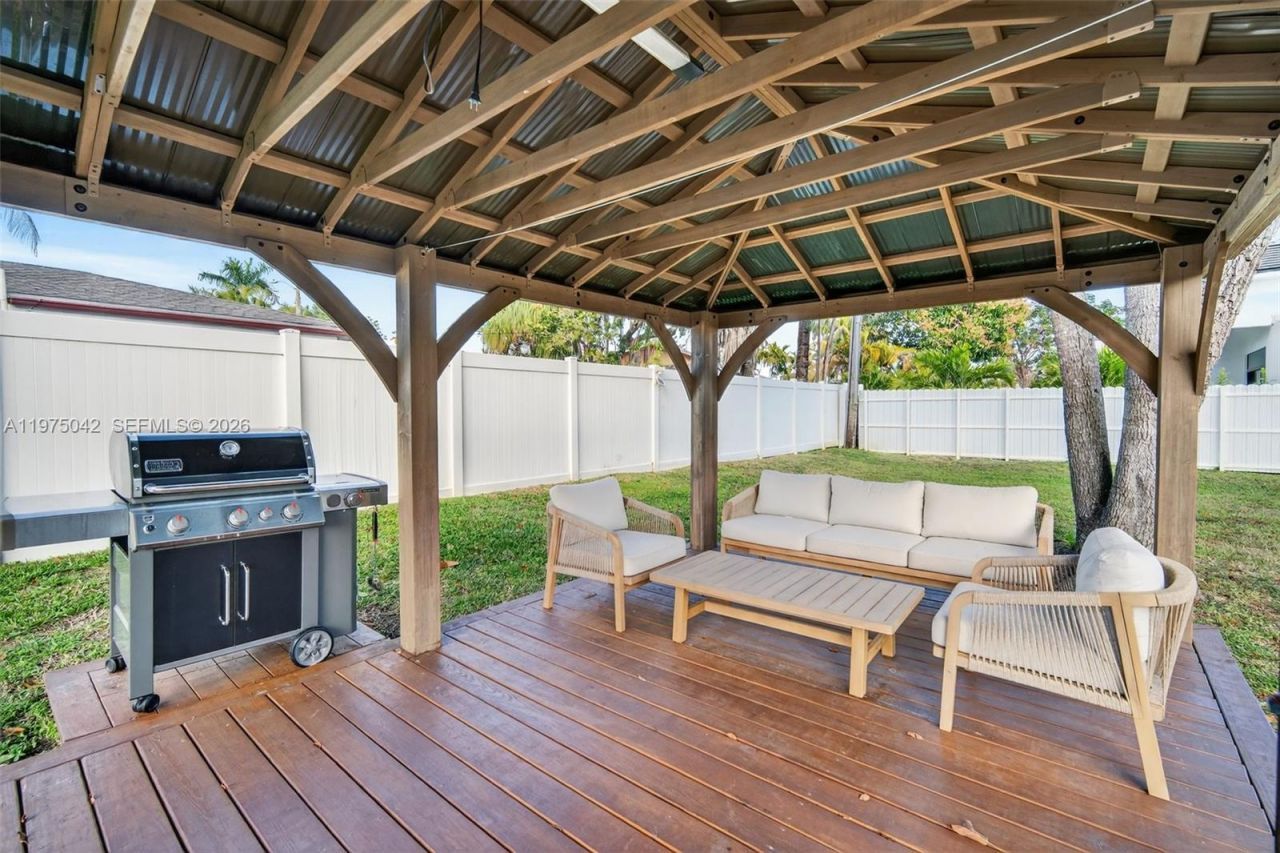 529 NE 109th St , Miami, FL 33161 Photo