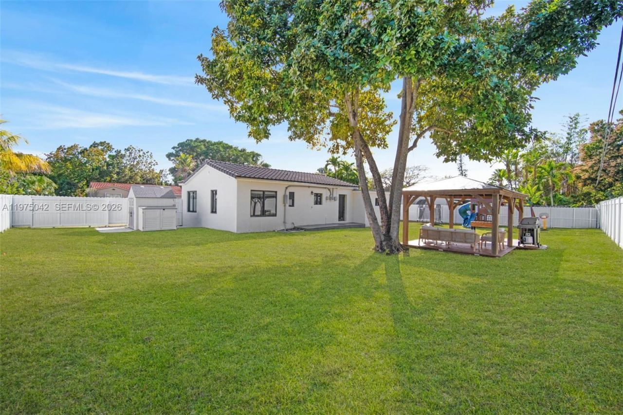 529 NE 109th St , Miami, FL 33161 Photo