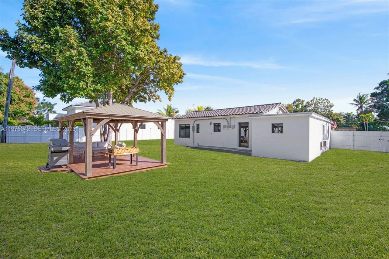 529 NE 109th St , Miami, FL 33161 Photo