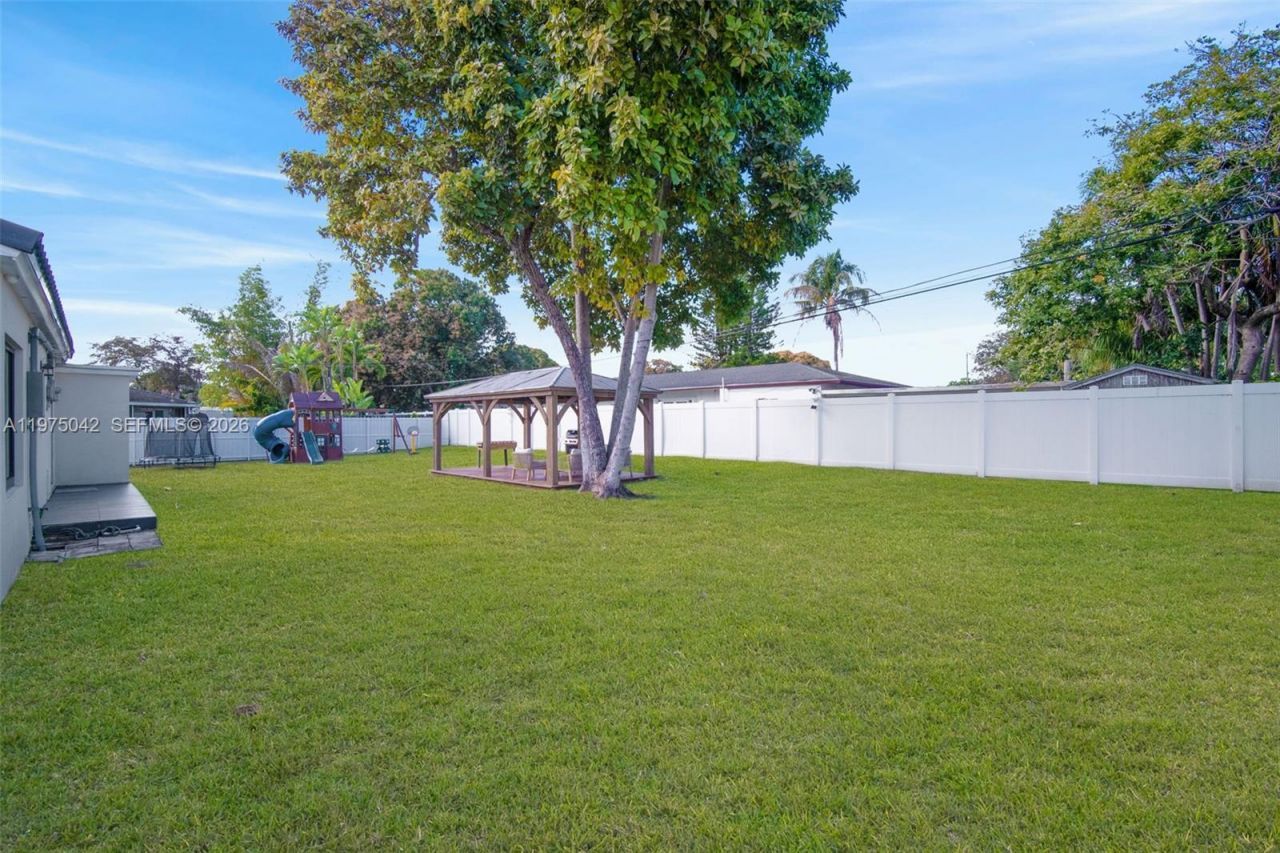 529 NE 109th St , Miami, FL 33161 Photo