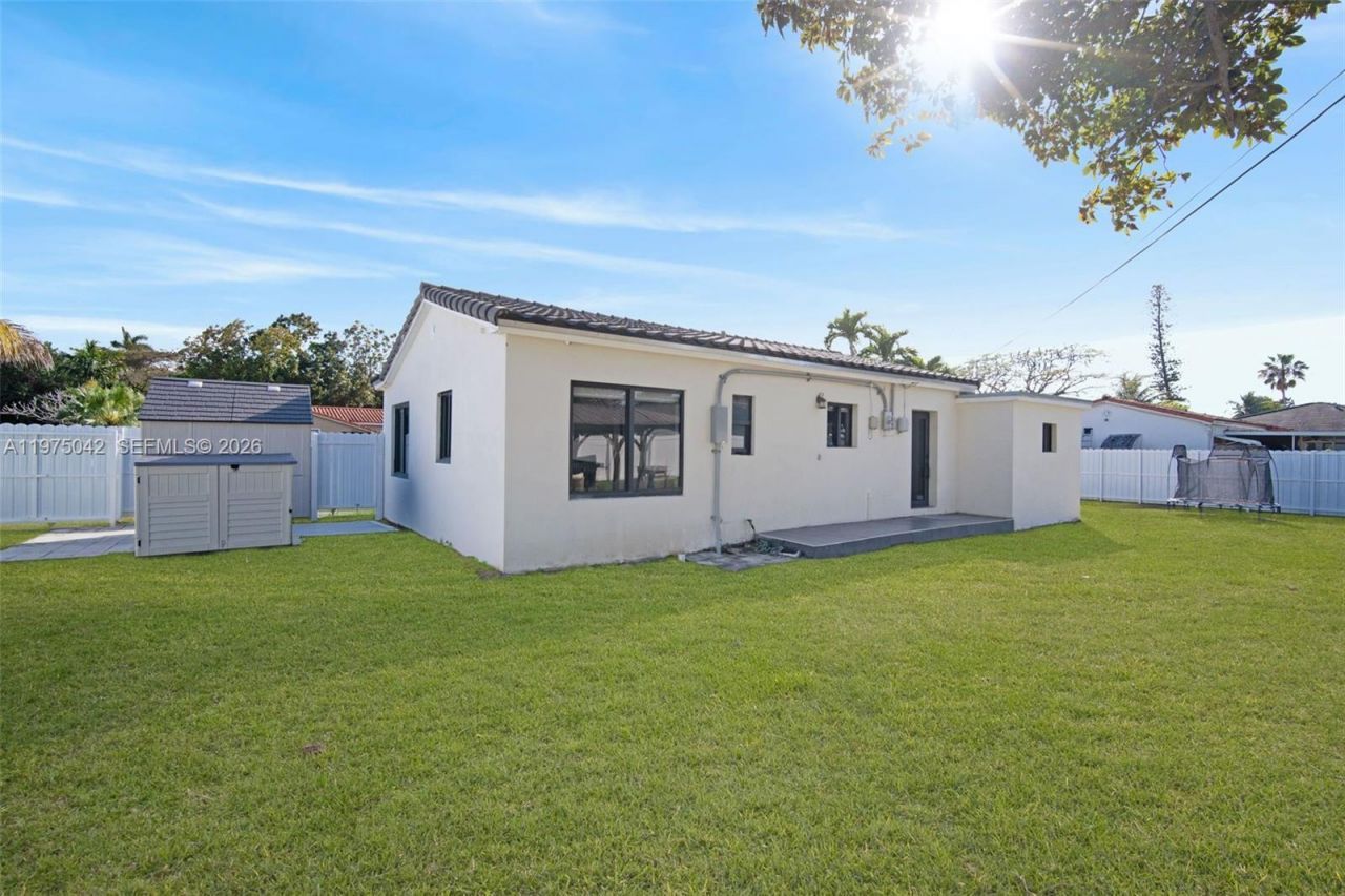 529 NE 109th St , Miami, FL 33161 Photo