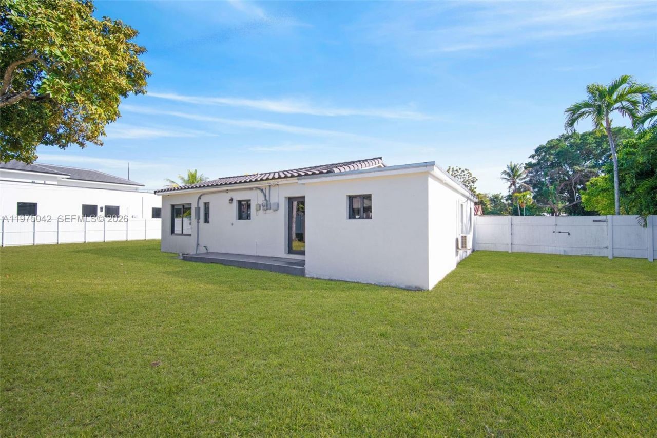 529 NE 109th St , Miami, FL 33161 Photo