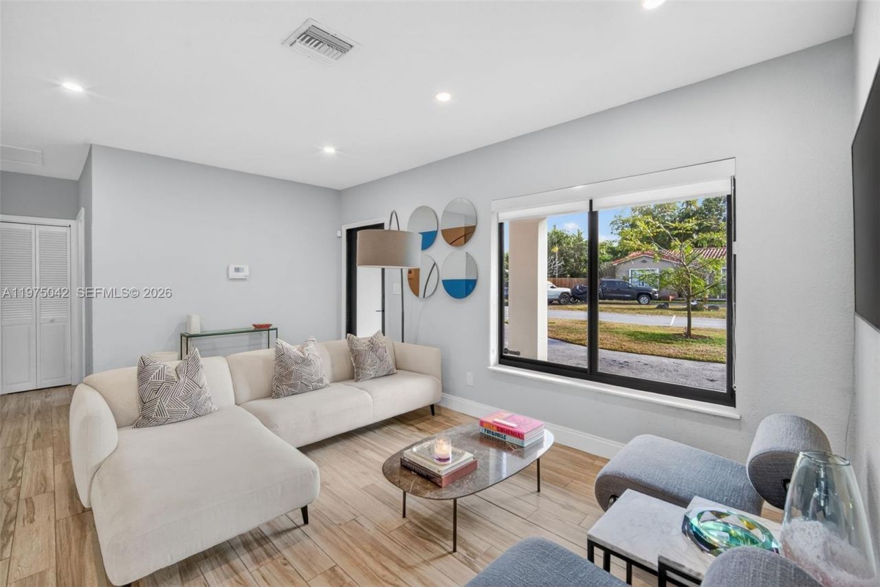 529 NE 109th St , Miami, FL 33161 Photo