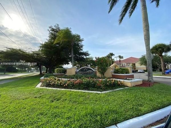 7630 Westwood Dr, Unit 327, Tamarac, FL 33321