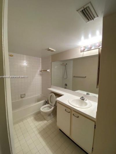 7630 Westwood Dr, Unit 327, Tamarac, FL 33321 Photo