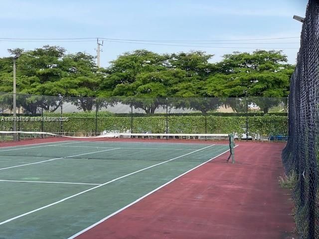 7630 Westwood Dr, Unit 327, Tamarac, FL 33321 Photo