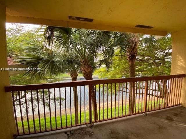 7630 Westwood Dr, Unit 327, Tamarac, FL 33321 Photo