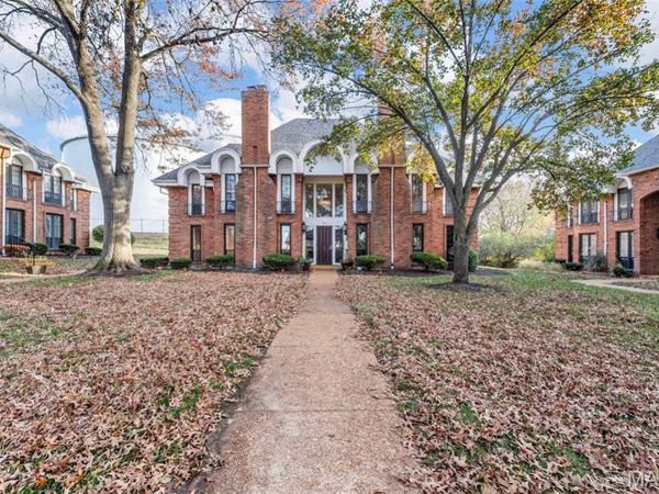 916 Claytonbrook Drive, Unit 1, Ballwin, MO 63011