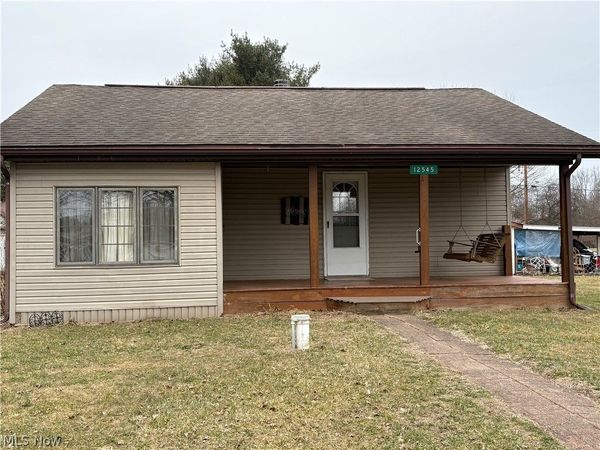 12454 3rd Avenue , Trinway, OH 43842