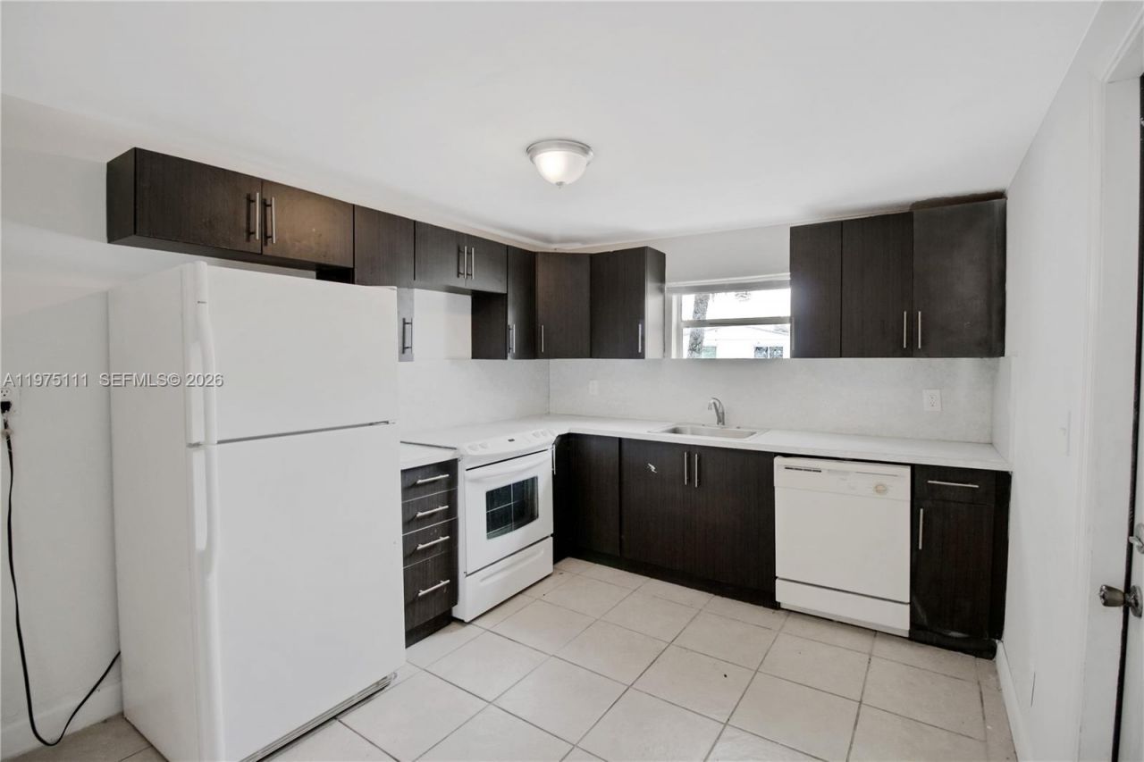 1160 W 26 Th Ct , Riviera Beach, FL 33404 Photo