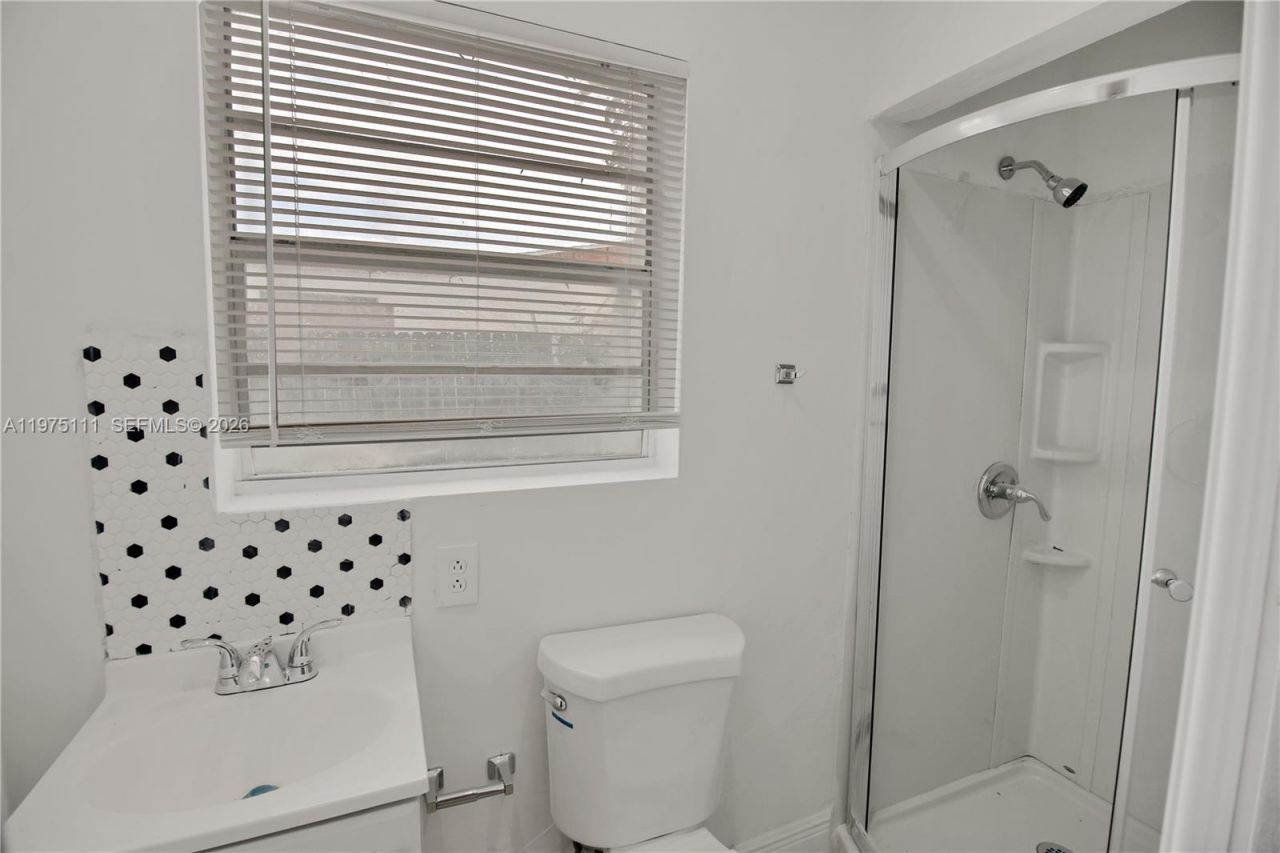 1160 W 26 Th Ct , Riviera Beach, FL 33404 Photo