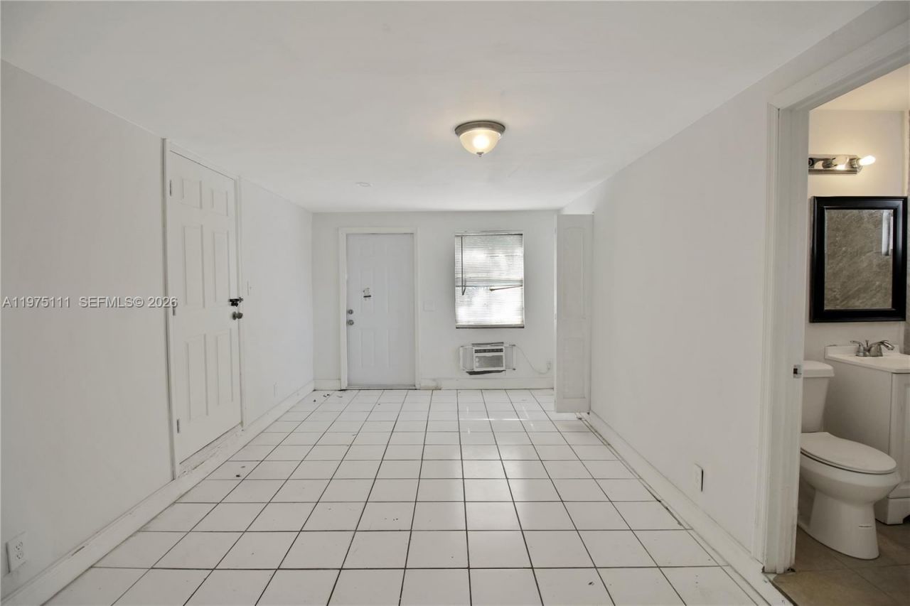 1160 W 26 Th Ct , Riviera Beach, FL 33404 Photo