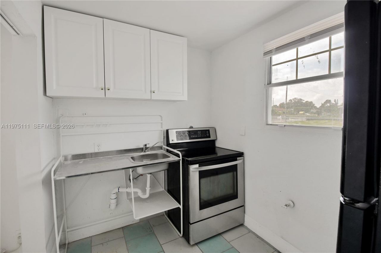 1160 W 26 Th Ct , Riviera Beach, FL 33404 Photo