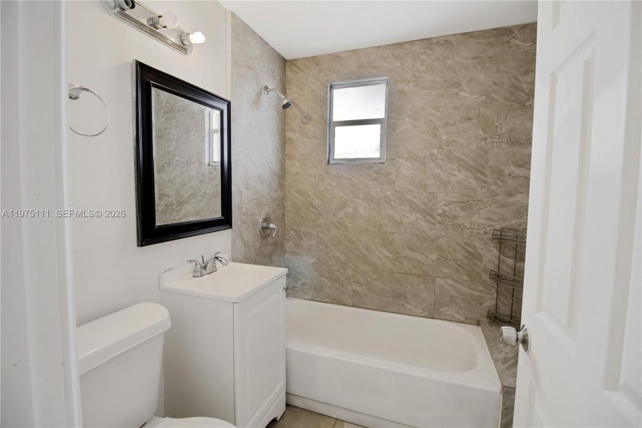 1160 W 26 Th Ct , Riviera Beach, FL 33404 Photo