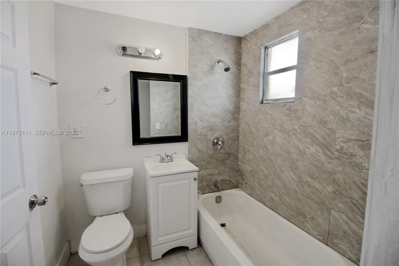 1160 W 26 Th Ct , Riviera Beach, FL 33404 Photo