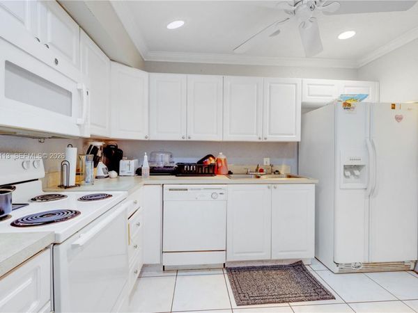 4848 NW 24th Ct, Unit 215, Lauderdale Lakes, FL 33313