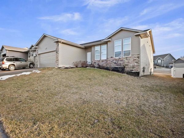 962 Margarets Way, Belleville, WI 53508