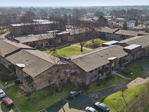 2620 N Windsor Drive , Unit 204, Arlington Heights, IL 60004