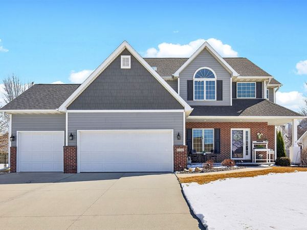 5482 Westwood Drive, West Des Moines, IA 50266