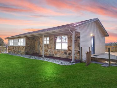 440 E Spencer Road, Campton, KY 41301